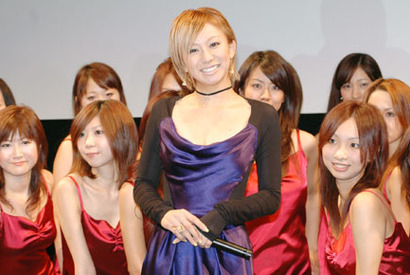 “クローン・アリス”が倖田來未を包囲！　『バイオハザードIII』ジャパンプレミア 画像