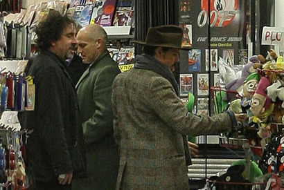 ジョニー・デップ、ティム・バートンとロンドンでクリスマス・ショッピング 画像