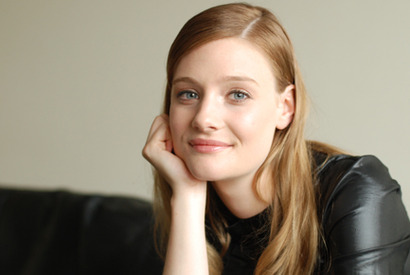 フランソワ・オゾンの新たなミューズ、ロモーラ・ガライが語る『エンジェル』 画像