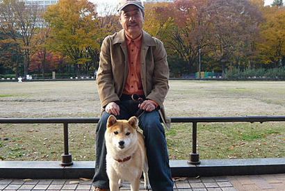 『マリと子犬の物語』のドッグトレーナー「犬の首を傾げさせる方法？　企業秘密です」 画像