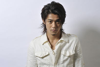 「芝居だったら何でもやります」役者・小栗旬『サーフズ・アップ』でペンギン役に挑戦 画像