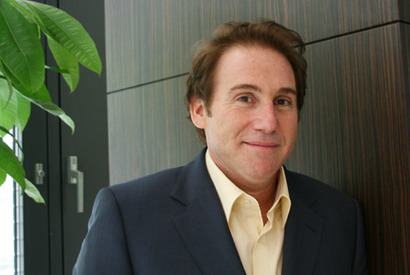 「ラストは撮影しながら何度も泣いた」マイク・バインダー監督が語る『再会の街で』 画像