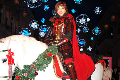 和央ようか、白馬に鎧姿で「今年のクリスマスは彼氏と！」宣言も場内はなぜか爆笑 画像