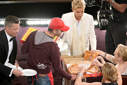 【第86回アカデミー賞】授賞式でピザを注文！　ブラッド・ピットは皿配り係 画像