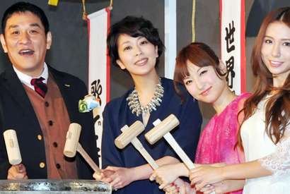 ピエール瀧、くす玉が開かず苦笑！　松たか子「持ってますね」と称賛（？） 画像