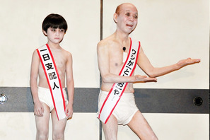 坂田利夫師匠、『呪怨』の俊雄くんと白塗りブリーフ一丁で映画館1日支配人 画像