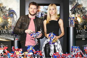 『トランスフォーマー』新作の注目俳優、タカラトミー本社見学で童心に帰る！ 画像