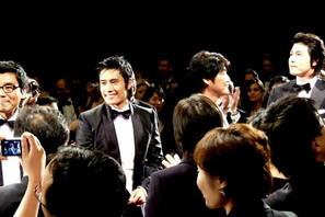 【カンヌレポートvol.16】スタンディングオベーションにイ・ビョンホン涙！　 画像