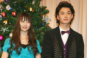 美少女・山下リオを岡田将生「かわいい妹」　一緒に“魔法”のクリスマスをお祝い 画像