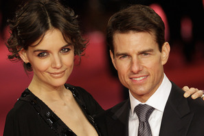 トム・クルーズ夫妻、主演映画のプレミアで縁の地ベルリンへ 画像