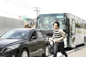 佐々木蔵之介、愛する息子のもとへダッシュ！ 『夫婦フーフー日記』場面写真到着 画像