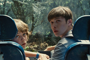 【特別映像】『ジュラシック・ワールド』イケメン兄弟の背後に迫りくるのは…!? 画像