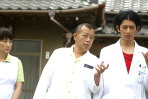 西川美和監督最新作『ディア・ドクター』で鶴瓶が世界デビュー！　いざモントリオールへ 画像