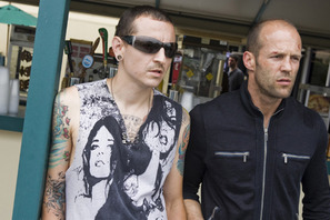 リンキン・パークのチェスター、自慢の刺青全開で『アドレナリン』シリーズに再登場！　 画像