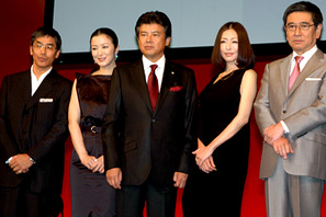 渡辺謙はL.A.から中継で登場！　激動の“いま”こそ『沈まぬ太陽』と一同アピール 画像