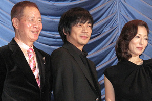 春樹監督、隠れ煙草を暴露され、自身は次回作を“暴露”　『笑う警官』初日 画像