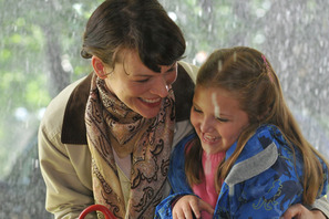 ミラ・ジョヴォヴィッチ、映画でしっかり“母”の顔に！　主演2作品が立て続けに公開 画像