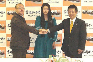 成海璃子『書道ガールズ』撮影開始を前に四国中央市を表敬訪問で気合十分の挨拶 画像