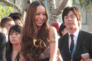 【沖縄国際映画祭】哀川翔、安室奈美恵ら約200人がセレモニーに登場し華やかに開幕 画像