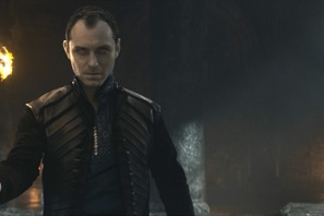 ジュード・ロウ、邪悪なキャラに「興奮」 ガイ・リッチー監督『キング・アーサー』 画像