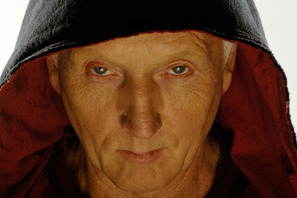 『ソウ』ジグソウ役のトビン・ベル　プライベートでフードを被って外出し悲劇が… 画像