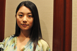 小池栄子インタビュー　主人公の傍で感じた強き心「愛情によって人は救われる」 画像