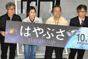 竹内結子、メガネ＆ほぼノーメイクで色気なしの研究者姿を披露！ 画像