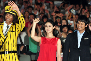 香取慎吾熱唱！　『こち亀』シリーズ化に原作者・秋本治もお墨付き 画像