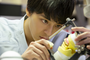 高杉真宙、歯科技工士役に挑戦！ 青春感動ストーリー『笑顔の向こうに』来年公開 画像