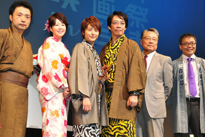 したまちコメディ映画祭開幕！　生瀬＆小池徹平がタイガース柄の着物で浅草に登場 画像