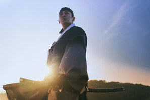 チュ・ジフン＆ぺ・ドゥナら出演！人間とゾンビの戦いを描く韓ドラ「キングダム」配信スタート 画像