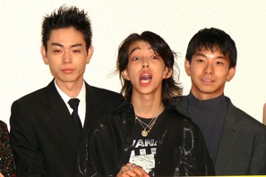 YOSHI「体でFeelして！」菅田将暉＆仲野太賀らも登場『タロウのバカ』舞台挨拶 画像