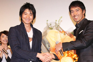 向井理「場違い承知」と恐縮しきり 『麒麟の翼』ヒット御礼にサプライズ登壇 画像