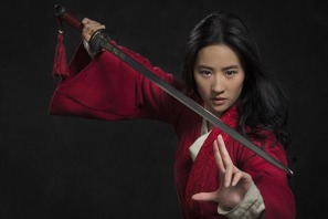 父に代わり戦地へ…実写『ムーラン』大迫力の日本版予告 画像