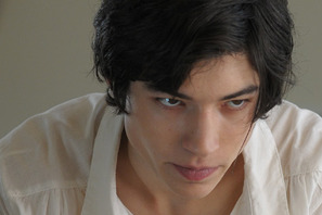 あまりの過激さに賛否両論の嵐！『少年は残酷な弓を射る』原作本が日本上陸 画像