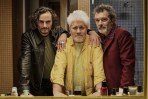 アルモドバル監督の私物が衣装やセットに『ペイン・アンド・グローリー』メイキングカット 画像