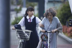 清原果耶“つばめ”＆桃井かおり“星ばあ”、異色の2S公開『宇宙でいちばんあかるい屋根』 画像