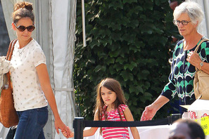 ケイティ・ホームズ、愛娘をカトリック系の名門女子校に入学させる？ 画像