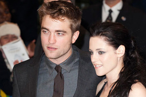ロバート・パティンソン＆クリステン・スチュワートが結婚前提に「お試し同棲」中!? 画像