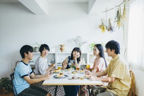 西田尚美「至って至って、今の私たちじゃん」『青葉家のテーブル』本予告 画像