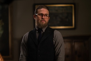 チャーリー・ハナム、ガイ・リッチー監督との“初めての出会い”明かす『ジェントルメン』 画像