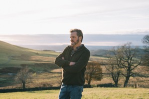 コリン・ファース「常にスタンリーを意識していた」『スーパーノヴァ』の貴重な裏話明かす 画像