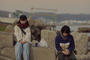 『うみべの女の子』石川瑠華＆青木柚が悩みもがく予告編 画像