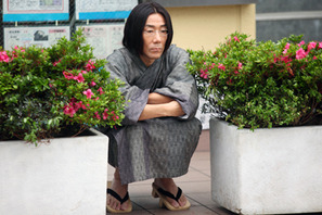 愛すべき“じめっと系”男子現る…　『つやのよる』岸谷五郎が強烈キャラに 画像