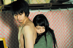 向井理が背中に鳥のタトゥー＆関西弁!?　『きいろいゾウ』予告編が解禁 画像