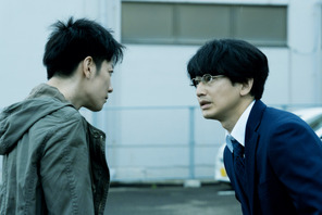 佐藤健、永山瑛太と何度もリハーサル繰り返す「大切なシーン」『護られなかった者たちへ』メイキング 画像