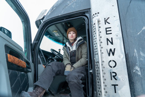 アンバー・ミッドサンダー「これまで誰も見たことがないような光景」『アイス・ロード』インタビュー映像 画像