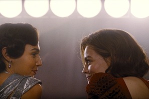 『ナイル殺人事件』エマ・マッキー、物語の核となる三角関係を追求 画像