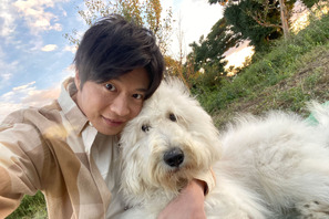 田中圭×俳優犬ベック『ハウ』仲良しオフショット映像公開 画像