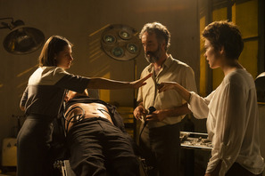 デヴィッド・クローネンバーグ監督が描く強烈な近未来『クライムズ・オブ・ザ・フューチャー』場面写真 画像